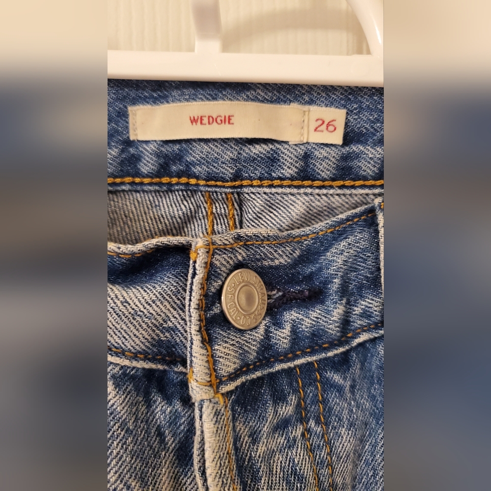 Levi's High Rise Light Blue Jeans - Picture 4 of 6